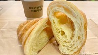 Untuk butter croissantnya merupakan buatan BEAU. Tekstur croissant ini terasa renyah di luar dan lembut di dalam. Aroma dan rasa gurih dari butter-nya juga enak.