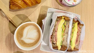 Ngopi Almond Latte dan Ngemil Cake Es Podeng Sehat di Dalam Supermarket