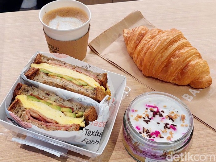 Growell Coffee: Menghirup Almond Latte Sambil Ngemil Cake Es Podeng Sehat Growell Coffee: Menghirup Almond Latte Sambil Ngemil Cake Es Podeng Sehat