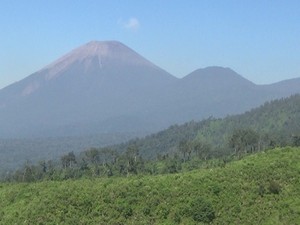 Gunung Semeru Luncurkan Lava Pijar Sebanyak 4 Kali