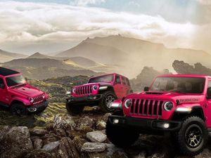 Hei Ladies, Jeep Wrangler Kini Ada Pilihan Warna Pink, Lho