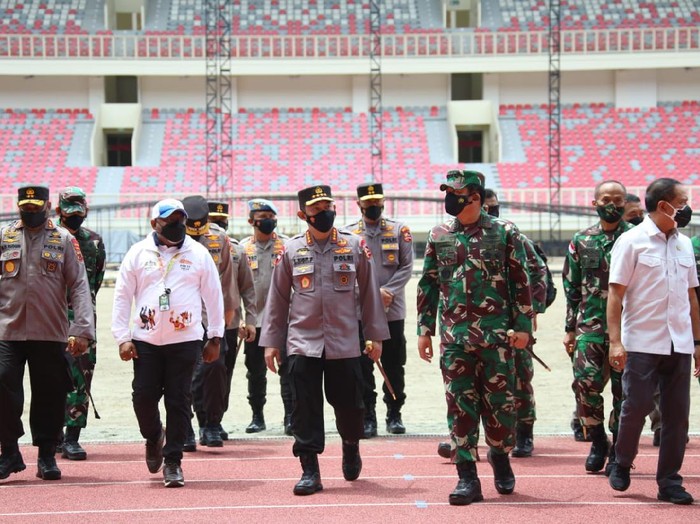 Kapolri Jenderal Listyo Sigit Prabowo, Panglima TNI Marsekal Hadi Tjahjanto dan Menpora cek kesiapan stadion dan arena akuatik PON XX