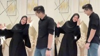 Mereka diisukan sudah lamaran, gara-gara Ria Ricis sempat memamerkan cincin yang melingkar di jari manis kirinya pada sebuah video TikTok. Foto: Instagram dan TikTok
