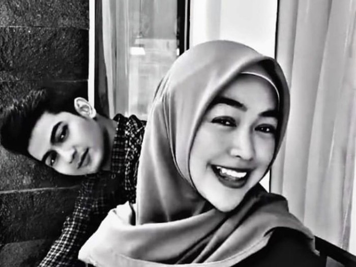 Kebersamaan Ria Ricis dan Teuku Ryan Kebersamaan Ria Ricis dan Teuku Ryan
