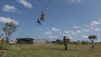 Layang-layang ini mampu mengangkat beban hingga 50 kg. Layang-layang ini mengandalkan tenaga angin pantai yang kencang.
