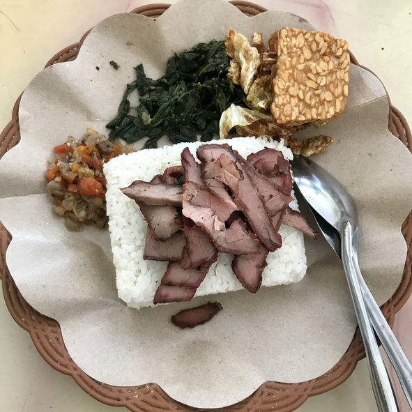 5 Kuliner Babi Tradisional khas Indonesia yang Populer