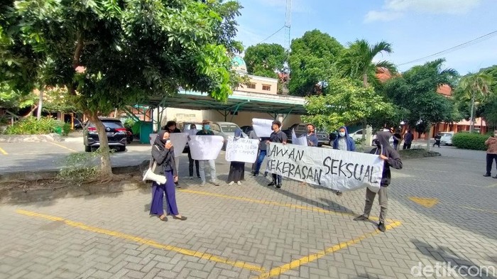 mahasiswa iain kediri demo