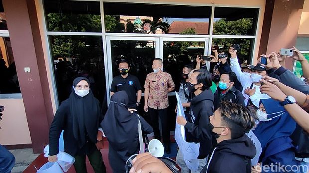 mahasiswa iain kediri demo