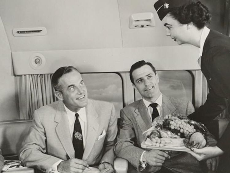 Menu Mewah di Pesawat: Mau Buah Satu Nampan atau Daging Irisan Besar?