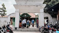 Salah satunya adalah Masjid Pathok Negoro Kraton Yogyakarta.