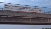 Kenaikan tarif sudah disosialisasikan melalui spanduk di jalan tol tersebut.