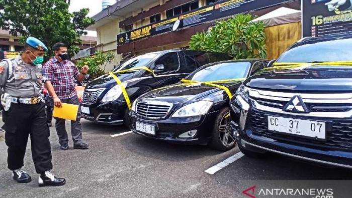 Mobil berpelat konsulat Rusia palsu yang diamankan di Medan (Antara)