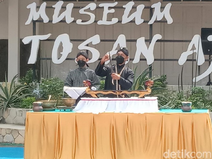 Museum Tosan Aji Purworejo menjamas pusaka, Jumat (27/8/2021).