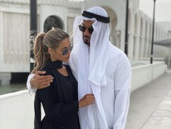 10 Foto Model yang Dipinang Miliuner Playboy, Dilamar dengan Cincin Rp 28 M