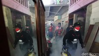 Menurut koordinator Relawan Fogging Katresnan ini cara mereka berbagi di tengah pandemi.