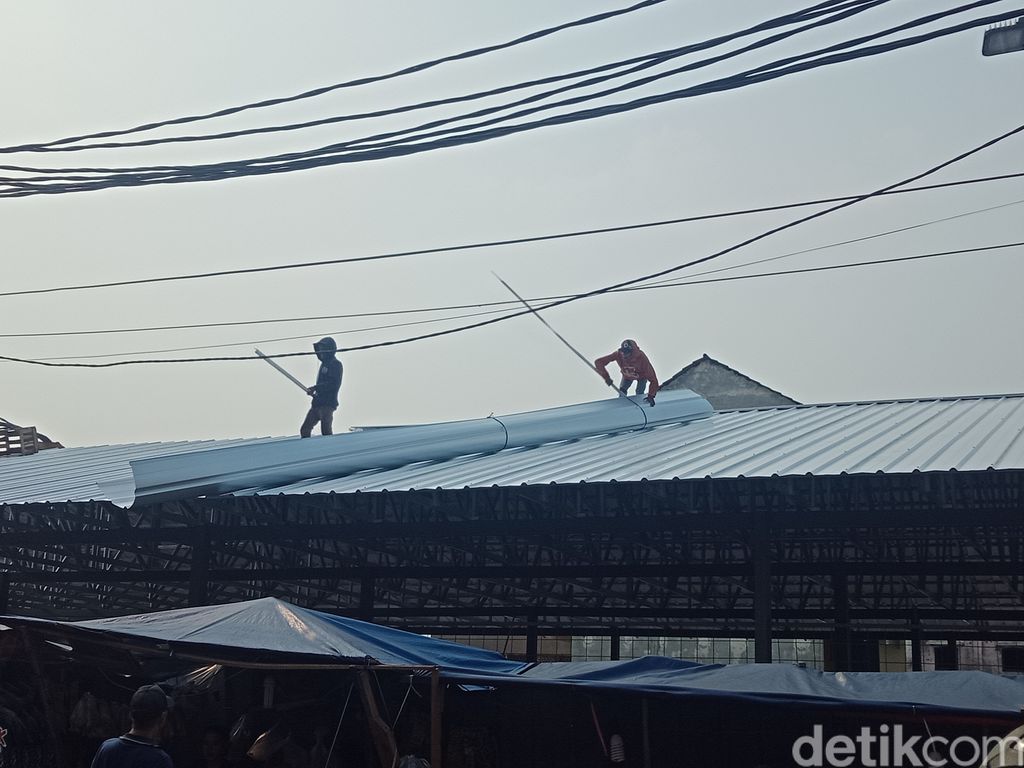 Perbaikan Pasar Kambing (Pasar Lontar) Tanah Abang yang habis terbakar April lalu, 27 Agustus 2021. (Nahda Rizki Utami/detikcom) Perbaikan Pasar Kambing (Pasar Lontar) Tanah Abang yang habis terbakar April lalu, 27 Agustus 2021. (Nahda Rizki Utami/detikcom)