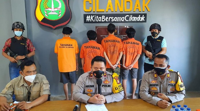 Polsek Cilandak menangkap komplotan pemeras sopir truk di bahu jalan tol (Yogi Ernes/detikcom)
