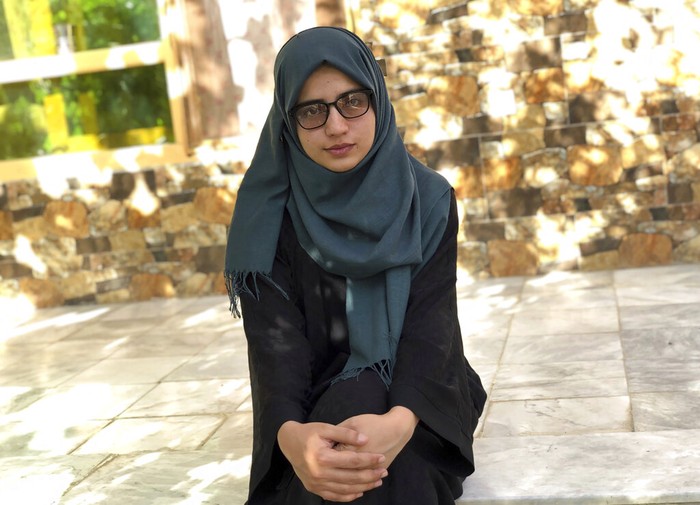 Potret Gadis 18 Tahun di Afghanistan, Terancam Putus Sekolah Gegara Taliban Gadis Afghanistan berusia 18 tahun ini punya mimpi jadi dokter. Namun, cita-cita itu terancam pupus usai Taliban kuasai Kabul dan daerah lainnya di Afghanistan.