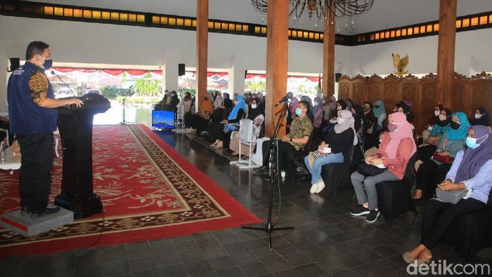 relawan covid-19 di banyuwangi