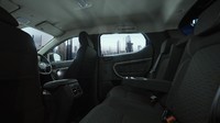 Mobil berkapasitas 5-penumpang yang didukung dengan 10 storages/ruang penyimpanan dengan total volume 29 liter, di mana dua dari tempat penyimpanan tersebut dilengkapi dengan fitur pendinginan yang berfungsi sebagai cooler box. Foto: Maxindo Renault Indonesia