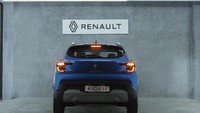 Di bagian belakang, mobil ini juga memiliki ciri khas tersendiri dengan lampu sorot LED beserta lampu berbentuk double C. Foto: Maxindo Renault Indonesia