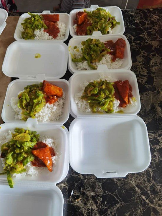 Rumah makan di Malaysia bagikan 600 boks nasi gratis untuk yang membutuhkan di tengah pandemi