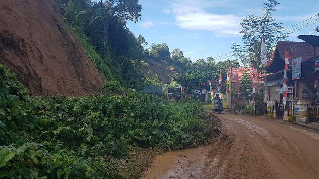SDN 057 Pappandangan, Polewali Mandar, Sulbar, rusak parah diterjang banjir dan tanah longsor