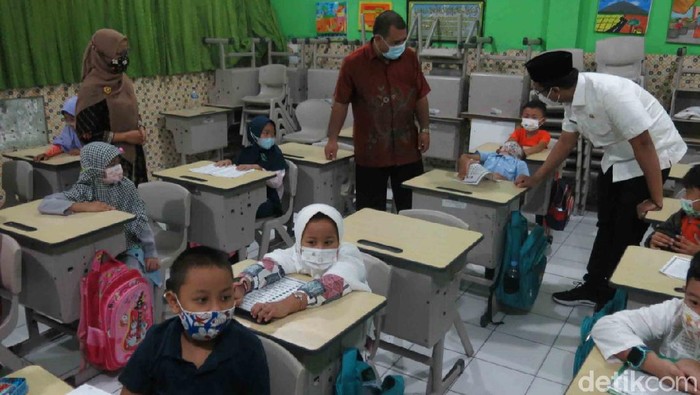 sekolah tatap muka di sidoarjo