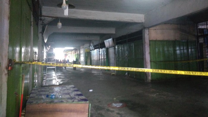 Suasana di sekitar toko emas yang dirampok pria bersenjata api di Medan (Datuk-detikcom)