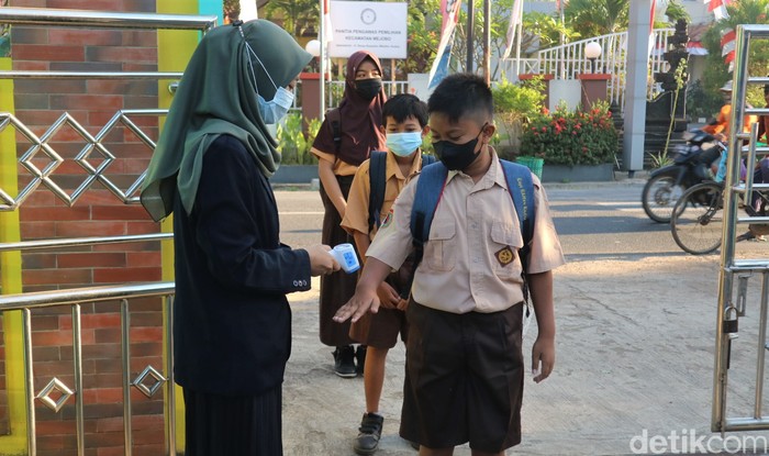 Pemkab Kudus mulai melakukan simulasi pembelajaran tatap muka (PTM) terbatas. Masih menerapkan PPKM level 2, simulasi itu pun hanya digelar di 3 sekolah.