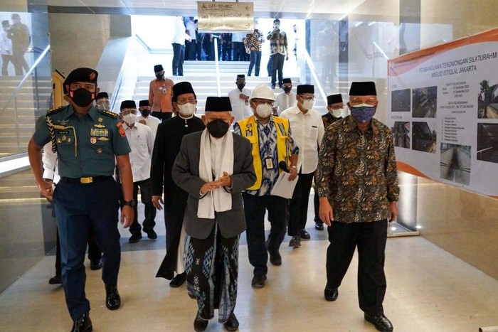 terowongan silaturahmi istiqlal Wakil Presiden RI Ma'ruf Amin meninjau pembangunan Terowongan Silaturahmi Masjid Istiqlal dan Gereja Katedal Jakarta. Terowongan ditargetkan selesai September.