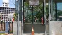 Akses masuk terowongan dibangun dengan gaya modern, dengan desain eksterior menggunakan material transparan sehingga pemandangan kecantikan Masjid Istiqlal dan Gereja Katedral Jakarta tidak terhalang dari dalam terowongan. Untuk menunjang fungsi sebagai bangunan publik, terowongan ini juga dilengkapi dengan lift difabel.