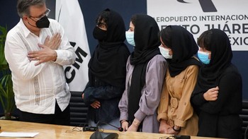 Meksiko akan memberikan visa kemanusiaan selaam 180 hari untuk mereka dan bisa diperpanjang. Seluruh kebutuhan hidup akan dipenuhi. Foto: AP/Eduardo Verdugo