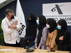 Potret Tim Robotika Putri Afghanistan yang Ditampung Meksiko