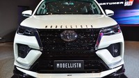 Ada juga stiker dan badge Modellista. Bahkan, ada tulisan MODELLISTA di ujung depan kap mesin. Foto: Toyota Thailand