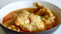 Gulai ayam khas Padang dijamin jadi favorit seluruh anggota keluarga. Kuah gulainya gurih dengan paduan potongan ayam yang empuk. Gulai ayam dibuat dengan rempah lengkap, resepnya bisa dicontek di sini. Foto: iStock