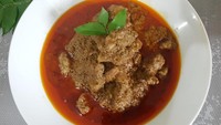 Kalau ini resep gulai daging sapi yang jadi menu primadona di rumah makan Padang. Namanya gulai cancang yang dibuat dari daging sandung lamur yang memiliki lapisan lemak nikmat. Apa saja bumbu gulai cancang? Resep ini akan membantu kamu. Foto: detikfood