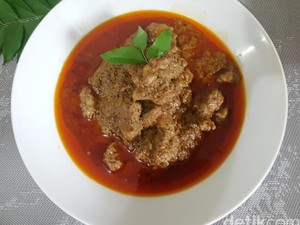 7 Tempat Makan Nasi Padang di Jogja yang Otentik, Rasa Rendangnya Top Banget!