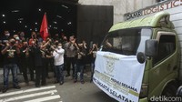 Ia juga menambahkan orang Indonesia ini gawat jika lapar bisa gawat, bisa nyolong, ngerampok, hal-hal semacam itu bisa ditanggulangi dengan saling membantu.