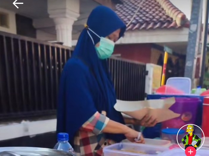 Babeh Ojol Eksis Jadi Seleb TikTok, Sang Istri Tetap Asyik Jual Nasi Uduk Babeh Ojol Eksis Jadi Seleb TikTok, Sang Istri Tetap Asyik Jual Nasi Uduk
