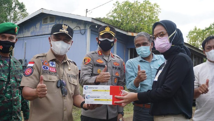 Forkopimda memberikan bantuan alat swab antigen untuk tim tracing PT Vale Indonesia