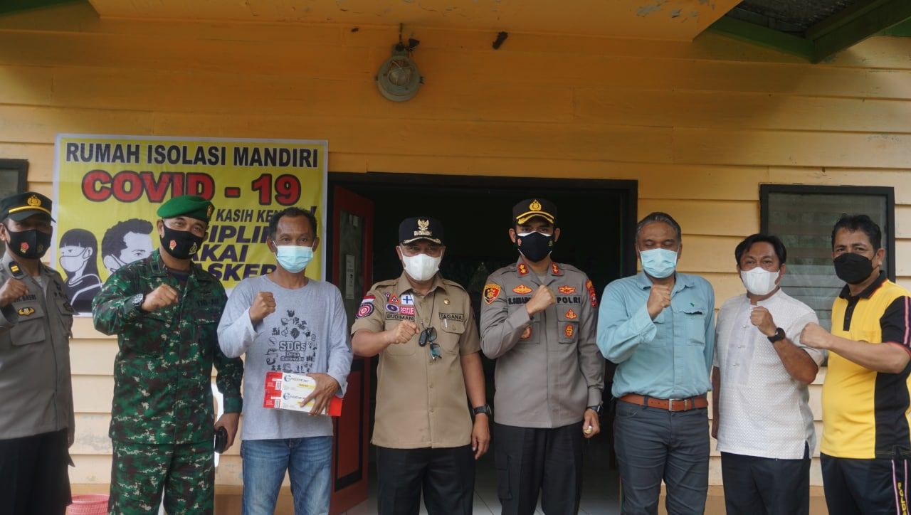 Forkopimda memberikan bantuan alat swab antigen untuk tim tracing PT Vale Indonesia