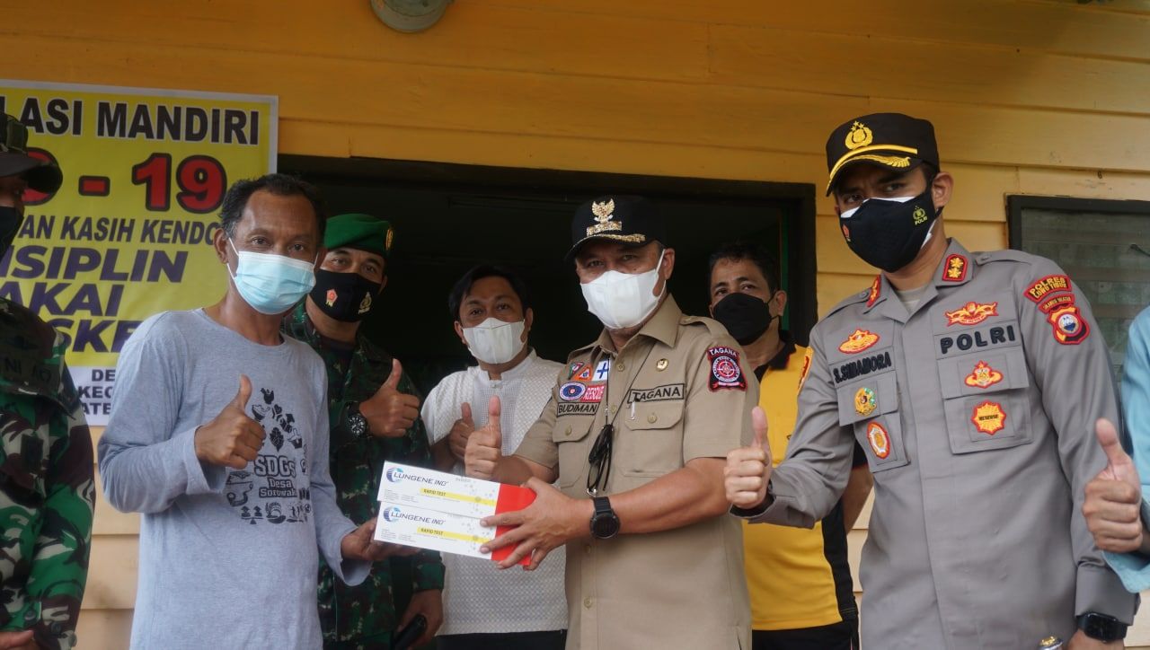 Forkopimda memberikan bantuan alat swab antigen untuk tim tracing PT Vale Indonesia
