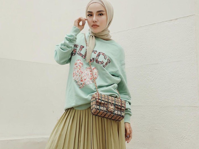 Gaya Glamor Medina Zein