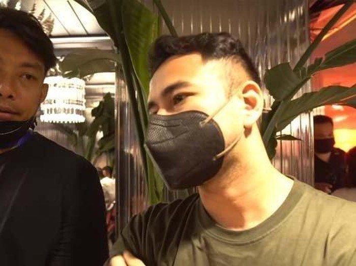 Raffi Ahmad Makan Steak Salt Bae Senilai Rp 150 Juta, Bisa Buat DP Mobil!