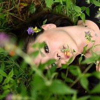 Jessica Leidolph beberapa waktu lalu menjalani pemotretan dengan dua macan tutul di Jerman. Tak diketahui untuk apa namun dilaporkan jika itu dilakukan di sebuah tempat penampungan untuk hewan-hewan pertunjukan yang sudah pensiun. Foto: Facebook Lady Butterfly