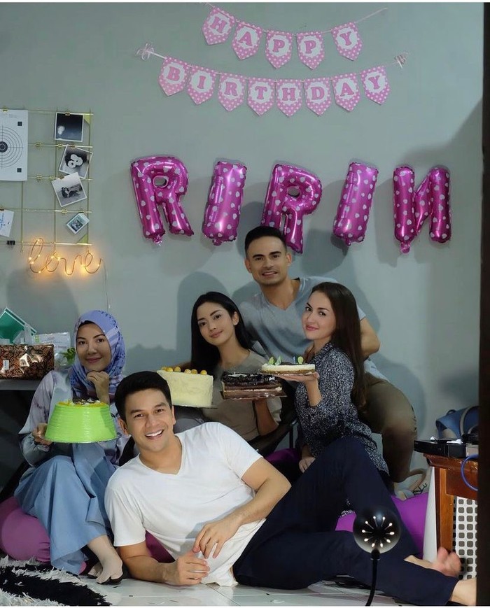 Serunya Jonathan Frizzy saat Racik Kopi Di Kafe