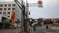 Supaya galian SJUT ini cepat beres, maka operator-operator perlu segera memindahkan kabel dari atas tiang ke dalam SJUT. Banyak operator yang memiliki kabel-kabel itu. Sebagian operator merupakan anggota Asosiasi Penyelenggara Jaringan Telekomunikasi (Apjatel).