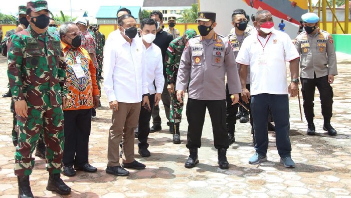 Kapolri Jenderal Listyo Sigit Prabowo, Panglima TNI Marsekal Hadi Tjahjanto dan Menpora cek kesiapan venue panjat tebing PON XX di Mimika