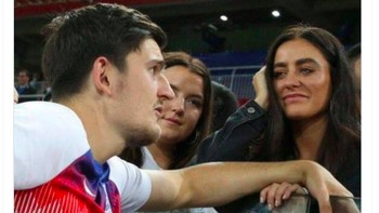Harry Maguire pun bisa sombong bahwa kini dia kapten Ronaldo. Foto: Twitter